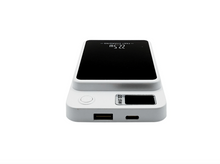 Cargar imagen en el visor de la galería, Banco de Energía de Cargador Portátil de 10000 Mah con Cable Incorporado Usb-C y Artículos Esenciales de Viaje
