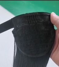 Cargar imagen en el visor de la galería, Extensión de cola de caballo con clip negra 28 pulgadas
