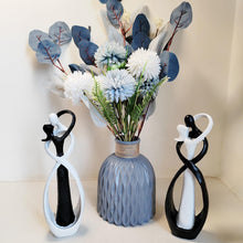 Cargar imagen en el visor de la galería, Esculturas de pareja para decoración del hogar A19
