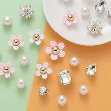 Cargar imagen en el visor de la galería, NEVEGE Dijes para zapatos, 24 piezas de dijes de flores con diamantes de imitación de cristal,  a22 decoración de zapatos, encantos de flores para zapatos de regalo
