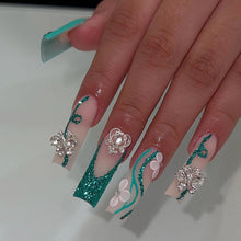 Cargar imagen en el visor de la galería, Uñas postizas a presión con punta francesa, largas y cuadradas, color verde, brillantes, con pegamento, 3D, mariposa, corazón, uñas acrílicas, 24 unidades, a22  Squoval de lujo, cobertura completa

