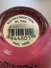 Cargar imagen en el visor de la galería, Suzi has a swede tooth (NL N46)
