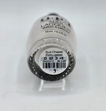 Cargar imagen en el visor de la galería, Suzi chases Portuguese (NL L26)
