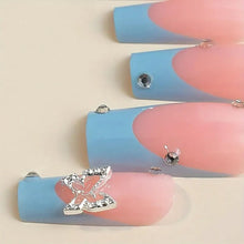 Cargar imagen en el visor de la galería, Uñas postizas a presión con punta francesa azul, uñas postizas largas cuadradas MABKJLF de cobertura completa, color rosa, a22  con dije de mariposa, con diseños de diamantes
