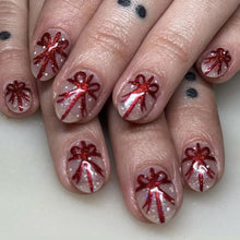 Cargar imagen en el visor de la galería, 24 uñas postizas de Navidad a presión, uñas postizas cortas de almendra con lazos, cobertura completa, uñas postizas rojas, a22 uñas postizas acrílicas artificiales para vacaciones, kit de decoración
