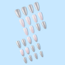 Cargar imagen en el visor de la galería, Uñas postizas a presión de Navidad, uñas postizas medianas con diseño de copos de nieve, uñas con pegamento nude, acrílico brillante, cobertura completa,  A22 uñas postizas con purpurina plateada, uñas
