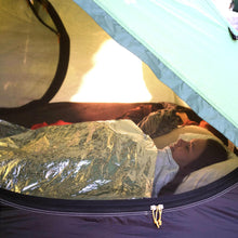 Cargar imagen en el visor de la galería, Coghlan&#39;s Manta de emergencia
