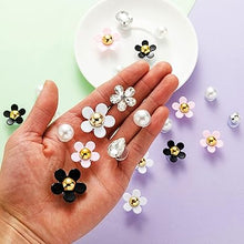 Cargar imagen en el visor de la galería, NEVEGE Dijes para zapatos, 24 piezas de dijes de flores con diamantes de imitación de cristal,a22 decoración de zapatos, encantos de flores para zapatos de regalo
