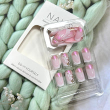 Cargar imagen en el visor de la galería, Uñas postizas francesas blancas, uñas postizas a presión, hojas doradas medianas, diseño de polvo con purpurina rosa, uñas postizas acrílicas artificiales,a22  uñas cuadradas, cobertura completa,
