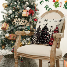 Cargar imagen en el visor de la galería, AVOIN colorlife Juego de 4 fundas de almohada rojas con árboles de Navidad, 18 x 18 pulgadas, decoración de Navidad y vacaciones de invierno para sofá A19
