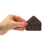 Cargar imagen en el visor de la galería, Kit de casita de galletas Oreo de chocolate para fiestas: decora tu propia mini casita de chocolate con glaseado y dulces.
