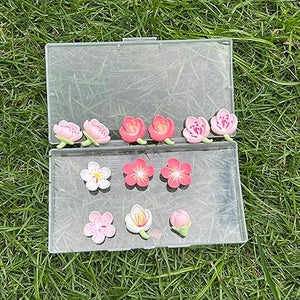 Encantos brillantes para zapatos, decoraciones de zapatos para mujer, cadenas de perlas, accesorios de zapatos rosados A22 , dijes de flores para zapatos, estilo propio
