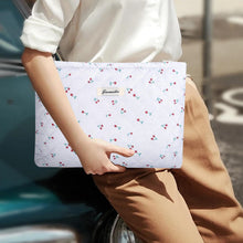 Cargar imagen en el visor de la galería, Bolsa de cosméticos Bolsa de maquillaje Preppy Cute Corduroy Neceser para mujeres esenciales de viaje a22, Rojo cereza, Cara de moda
