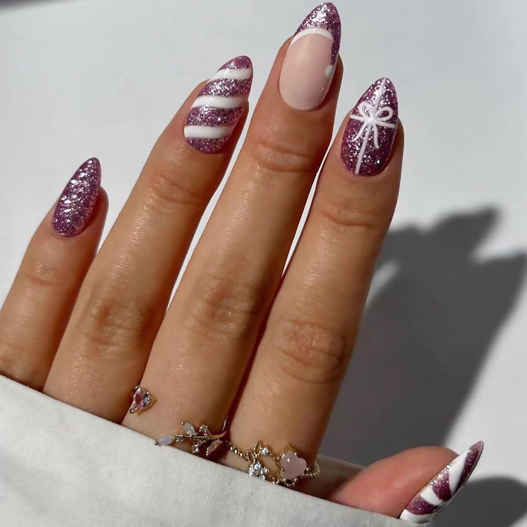 Uñas postizas a presión de Navidad, uñas postizas cortas ovaladas con sombrero de Navidad, diseños de lazo de caramelo, uñas postizas de Navidad, uñas postizas moradas con purpurinaA22 , uñas postizas