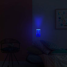 Cargar imagen en el visor de la galería, Paquete de 2 luces nocturnas LED enchufables de 0.5 W con sensor de atardecer a amanecer, color azul LN23

