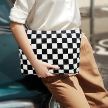 Cargar imagen en el visor de la galería, Bolsa de cosméticos Bolsa de maquillaje Preppy Cute Corduroy  a22 Neceser para mujeres esenciales de viaje
