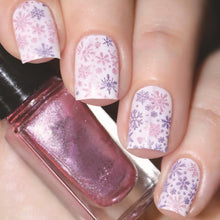 Cargar imagen en el visor de la galería, Uñas postizas a presión de Navidad, uñas postizas cuadradas cortas con diseños de copos de nieve rosa y morado, uñas postizas de Navidad con pegamento brillante a22 , uñas postizas de cobertura completa
