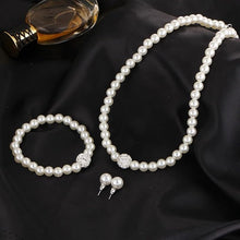 Cargar imagen en el visor de la galería, Juego de collar y aretes de perlas de imitación para mujer
