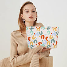 Cargar imagen en el visor de la galería, Bolsa de cosméticos Bolsa de maquillaje Preppy Cute Corduroy Neceser para mujer Artículos esenciales de viaje a22 (patrón en U), Patrón en U, Cara de moda
