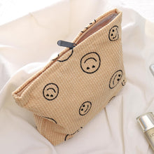 Cargar imagen en el visor de la galería, Bolsa de cosméticos Bolsa de maquillaje Preppy Cute Corduroy Neceser para mujeres esenciales de viaje, Caqui, a22 Cara de moda
