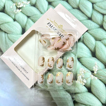 Cargar imagen en el visor de la galería, Uñas postizas a presión de longitud corta con forma de almendra, uñas acrílicas artificiales, diseño de hojas doradas, uñas postizas de cobertura completa, a22 brillantes, reutilizables, uñas postizas
