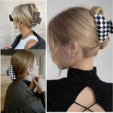 Cargar imagen en el visor de la galería, Pinza para el pelo a cuadros para mujer, pinzas grandes a cuadros en blanco y negro, paquete de 2 A21
