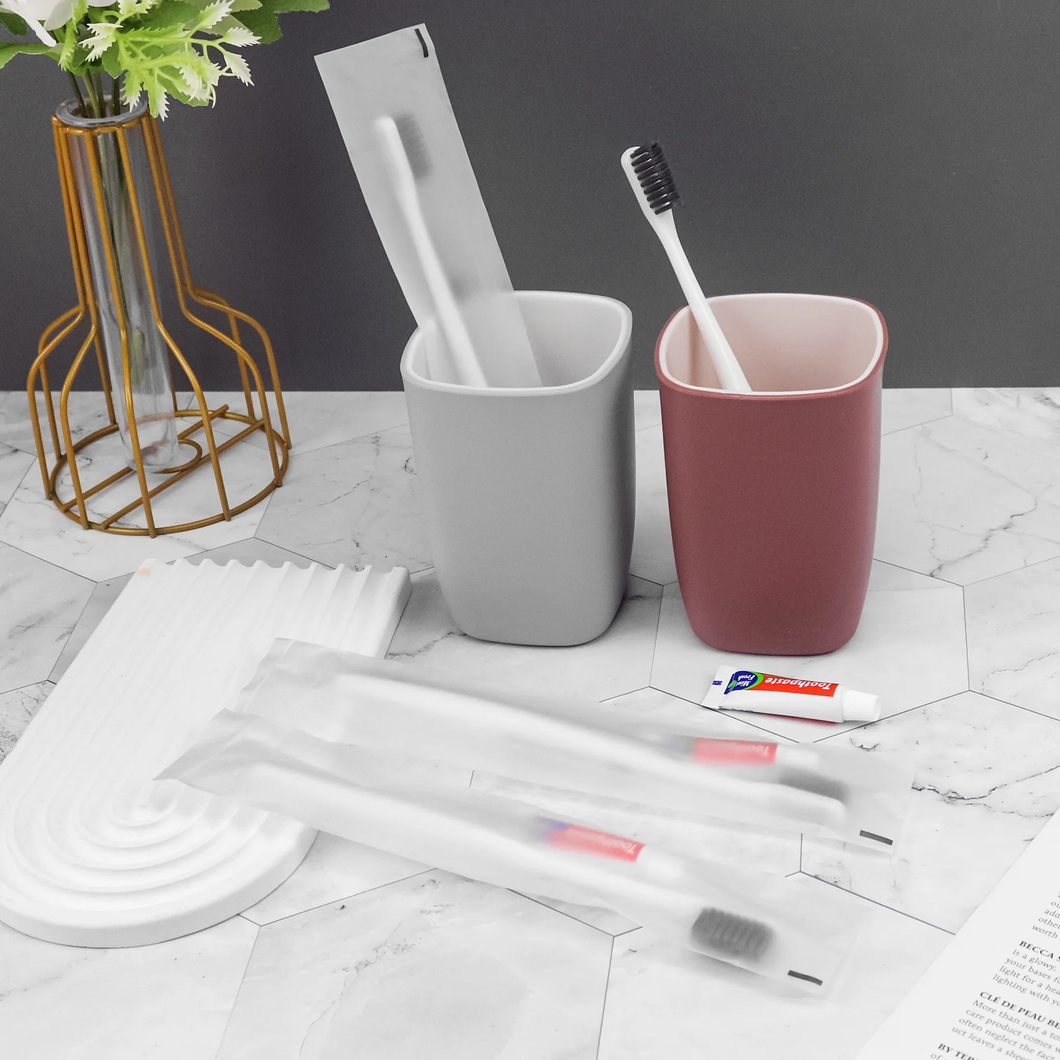 Cepillo de dientes desechable con pasta de dientes