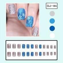 Cargar imagen en el visor de la galería, Uñas postizas a presión de Navidad, uñas postizas cuadradas cortas con diseños de copos de nieve, uñas postizas azules de Navidad, uñas postizas plateadas con purpurina a22  en las uñas de cobertura
