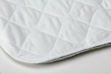 Cargar imagen en el visor de la galería, Protector para la cama de calidad premium, acolchado, impermeable y lavable, 34 pulgadas NDP106
