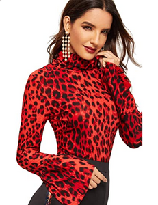 SweatyRocks playera básica de cuello alto con estampado de leopardo Rojo NDP57