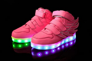 Tenis con diseño de alas y luces LED de 7 colores intermitentes recargables para niños NDP6
