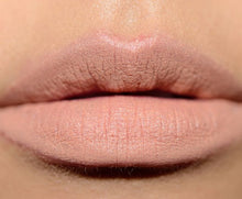 Cargar imagen en el visor de la galería, Maybelline Colorsensational Lipstick – 530 Hot Sand Matte ✅

