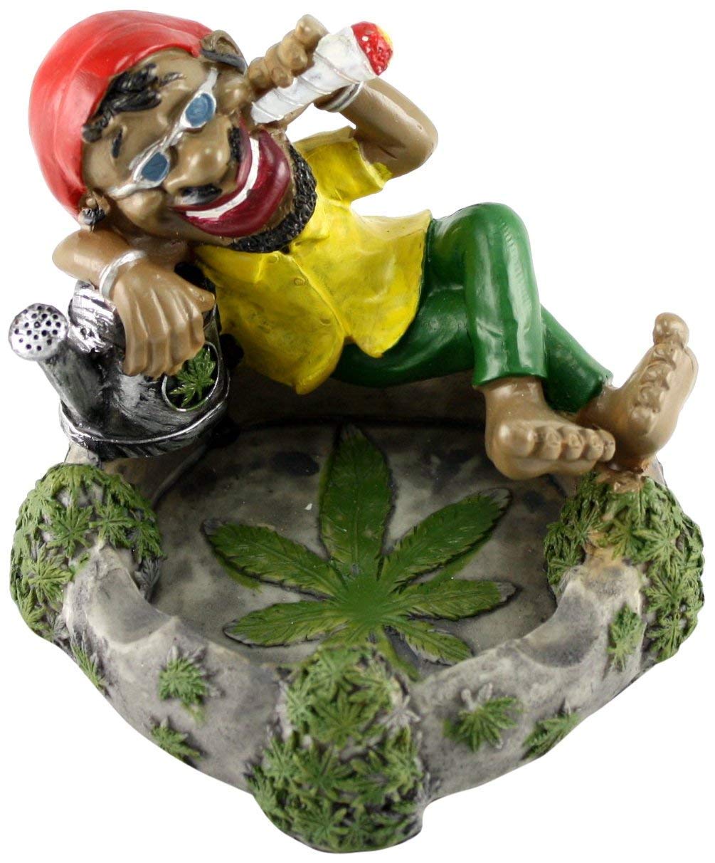 Jamaican Chilling Man con gafas sosteniendo cigarrillo cenicero NDP32