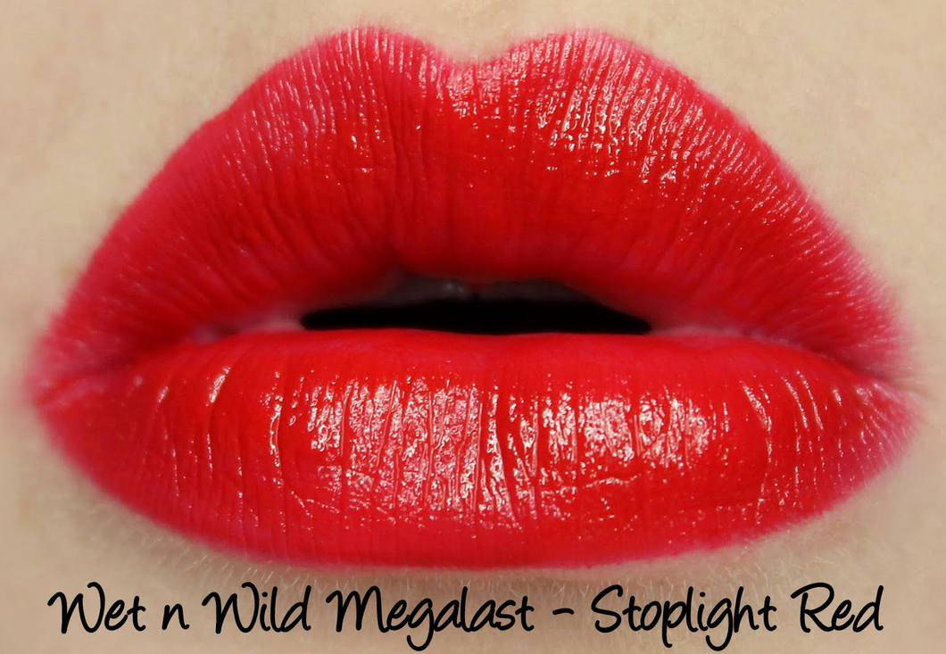 Lápiz labial mate Wet n Wild, Stoplight Red  ✅