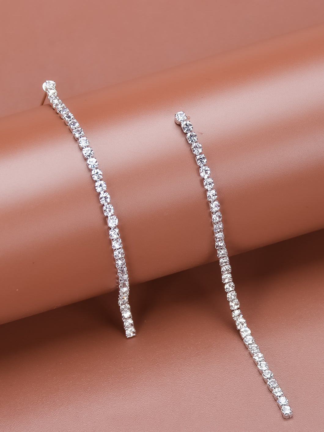 Aretes colgantes de tira larga con diamantes de imitación ✅