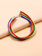 Cargar imagen en el visor de la galería, Pulsera con diseño de rayas arcoíris
