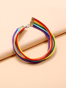 Pulsera con diseño de rayas arcoíris