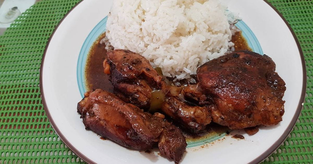 Arroz blaco con pollo guisado y guandules con coco